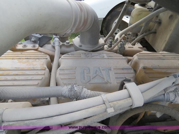 image for item B4516 2000 Peterbilt 377 semi truck