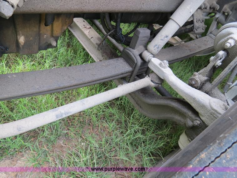 image for item B4516 2000 Peterbilt 377 semi truck