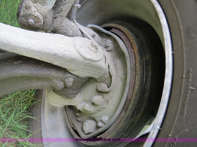 image for item B4516 2000 Peterbilt 377 semi truck