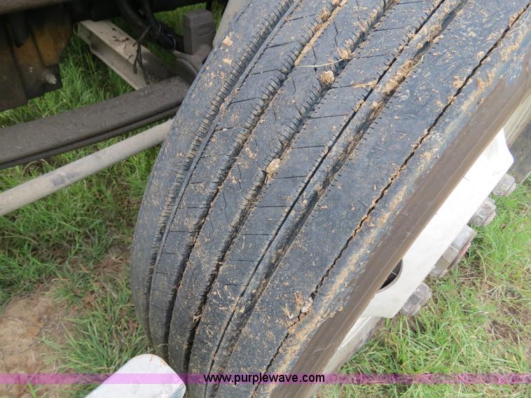 image for item B4516 2000 Peterbilt 377 semi truck