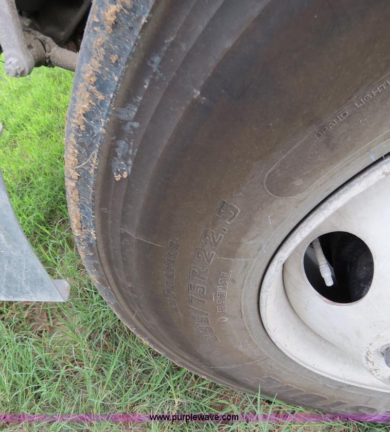 image for item B4516 2000 Peterbilt 377 semi truck