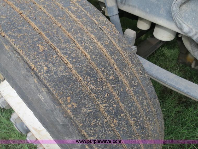 image for item B4516 2000 Peterbilt 377 semi truck