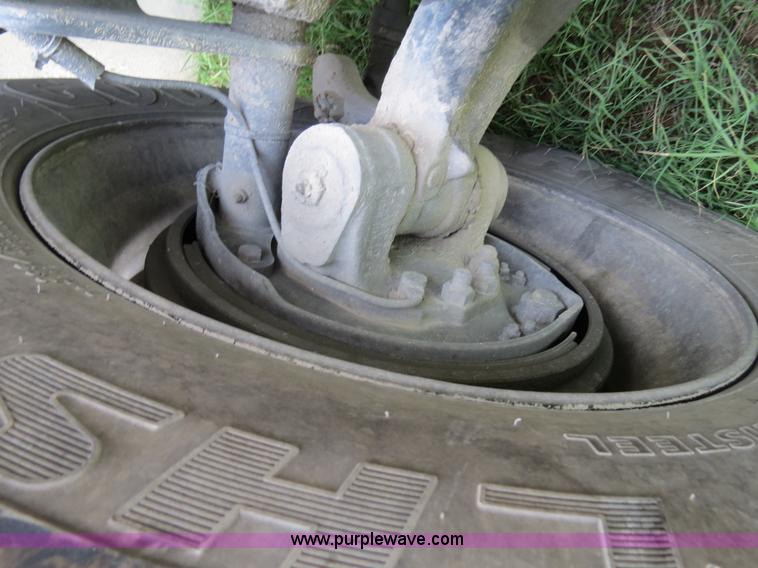 image for item B4516 2000 Peterbilt 377 semi truck