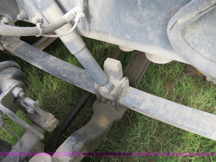 image for item B4516 2000 Peterbilt 377 semi truck