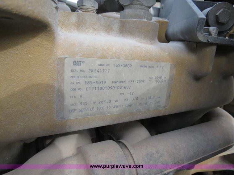 image for item B4516 2000 Peterbilt 377 semi truck