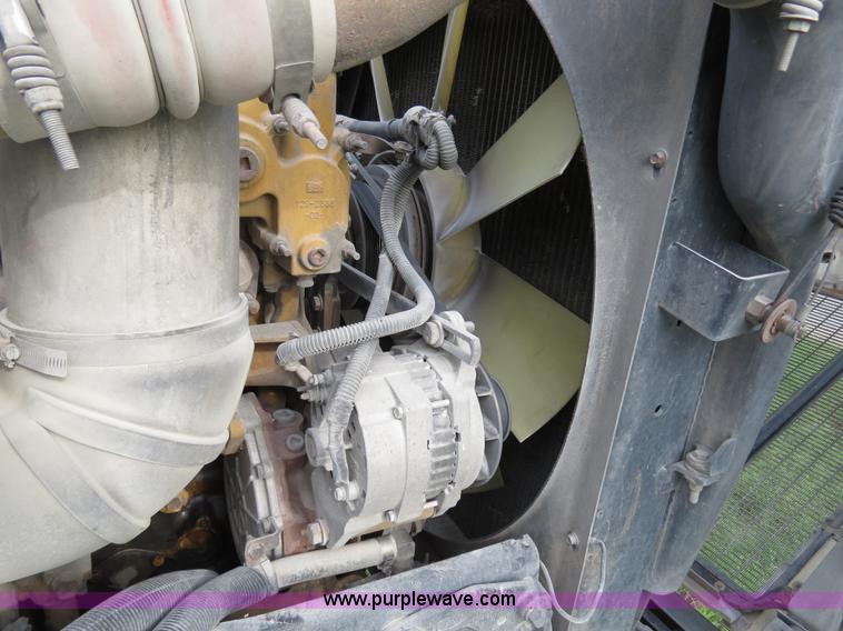 image for item B4516 2000 Peterbilt 377 semi truck