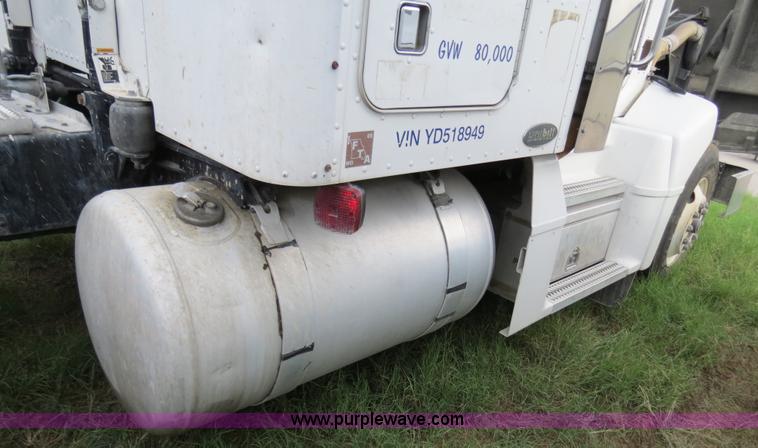 image for item B4516 2000 Peterbilt 377 semi truck