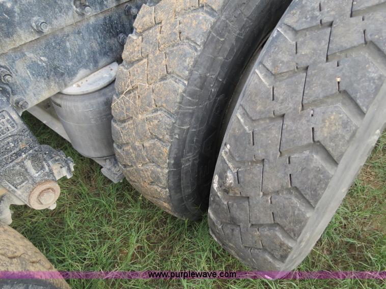 image for item B4516 2000 Peterbilt 377 semi truck