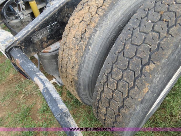 image for item B4516 2000 Peterbilt 377 semi truck