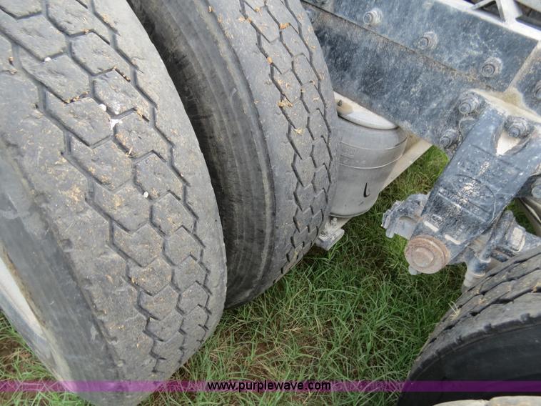 image for item B4516 2000 Peterbilt 377 semi truck