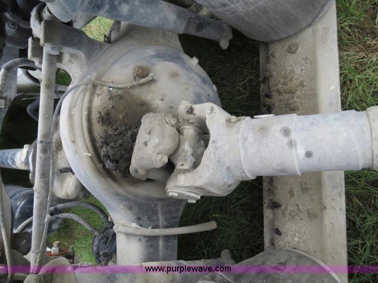 image for item B4516 2000 Peterbilt 377 semi truck