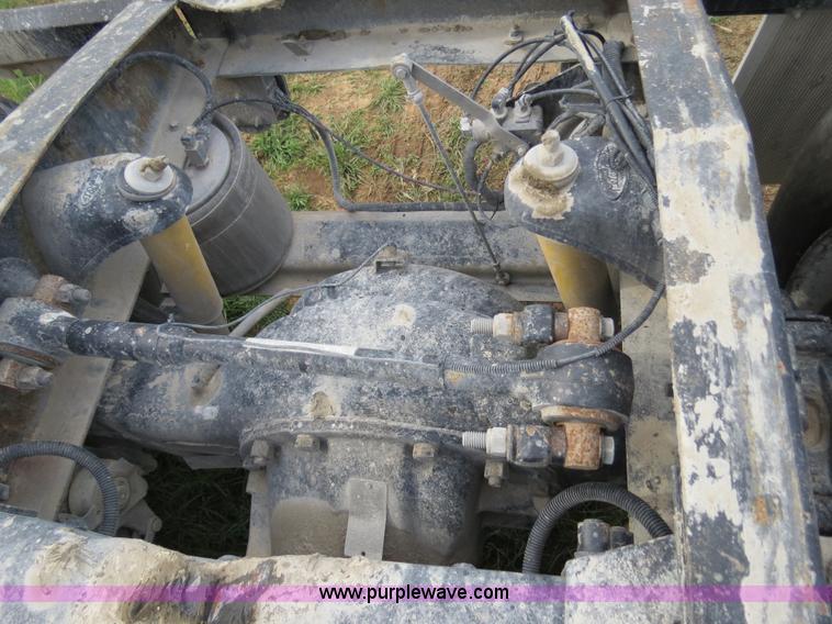 image for item B4516 2000 Peterbilt 377 semi truck