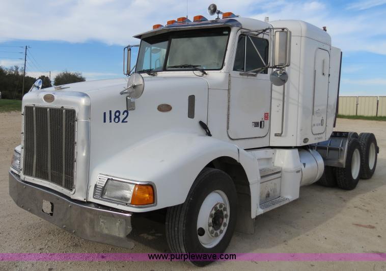 image for item B4517 2000 Peterbilt 377 semi truck