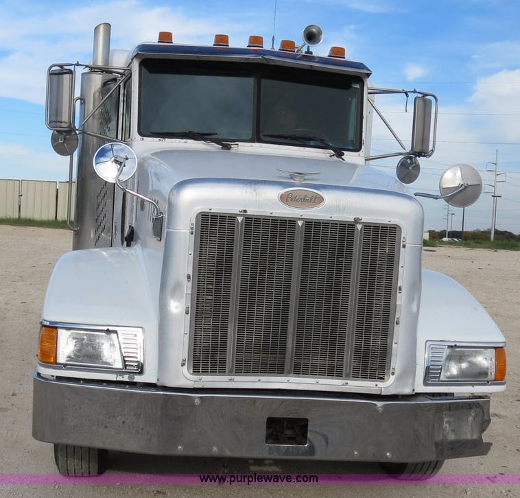 image for item B4517 2000 Peterbilt 377 semi truck