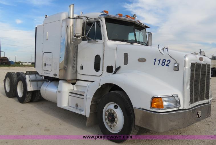 image for item B4517 2000 Peterbilt 377 semi truck