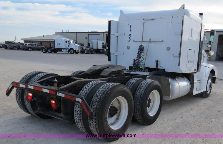 image for item B4517 2000 Peterbilt 377 semi truck