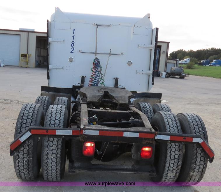 image for item B4517 2000 Peterbilt 377 semi truck