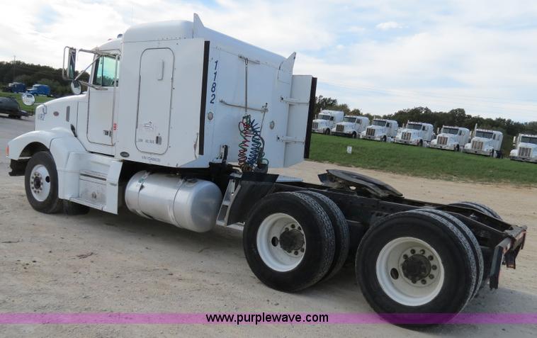 image for item B4517 2000 Peterbilt 377 semi truck