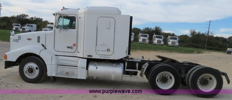 image for item B4517 2000 Peterbilt 377 semi truck