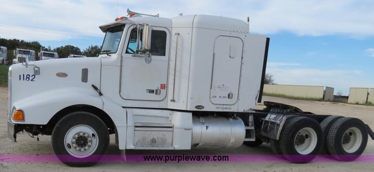 image for item B4517 2000 Peterbilt 377 semi truck