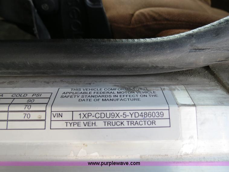 image for item B4517 2000 Peterbilt 377 semi truck