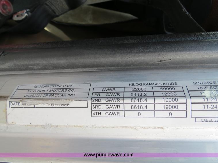 image for item B4517 2000 Peterbilt 377 semi truck