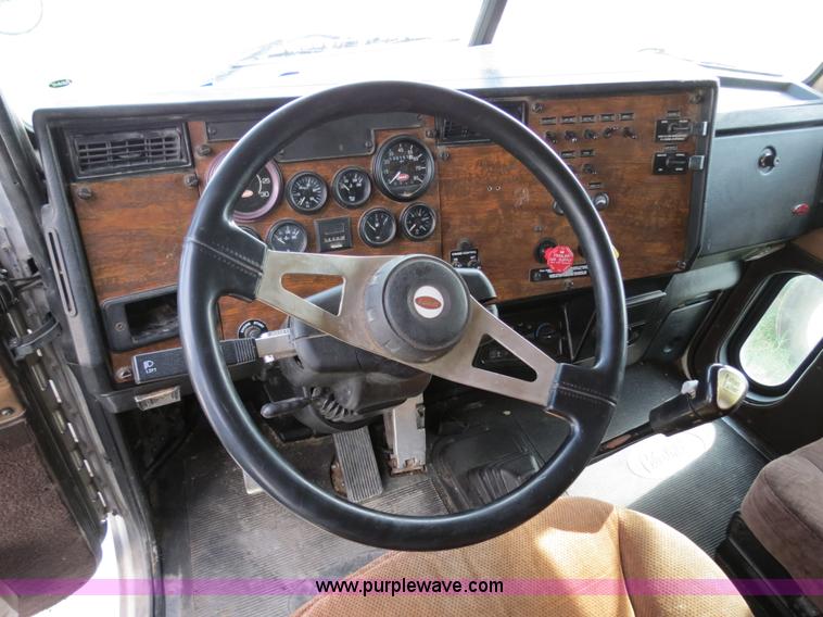 image for item B4517 2000 Peterbilt 377 semi truck