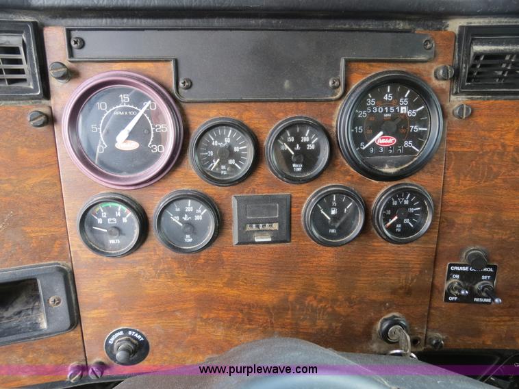 image for item B4517 2000 Peterbilt 377 semi truck