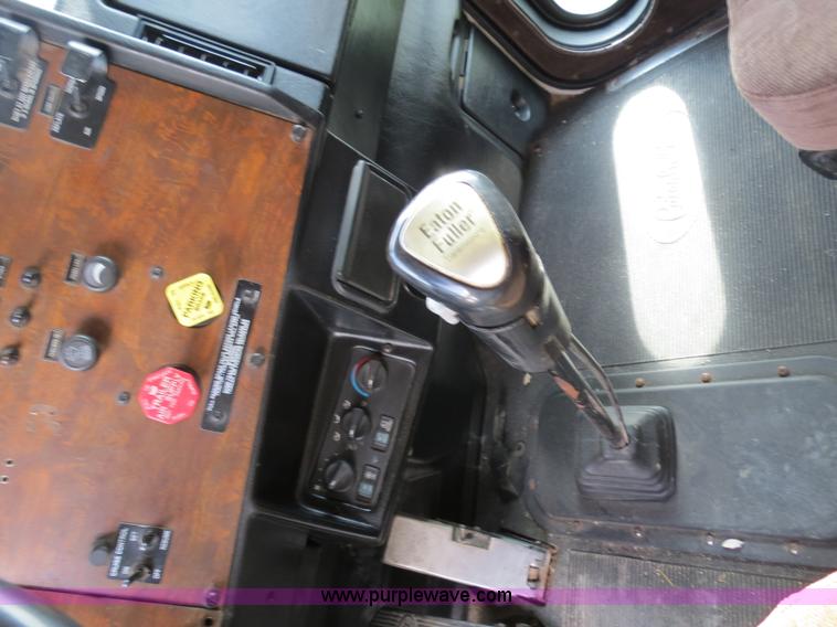 image for item B4517 2000 Peterbilt 377 semi truck