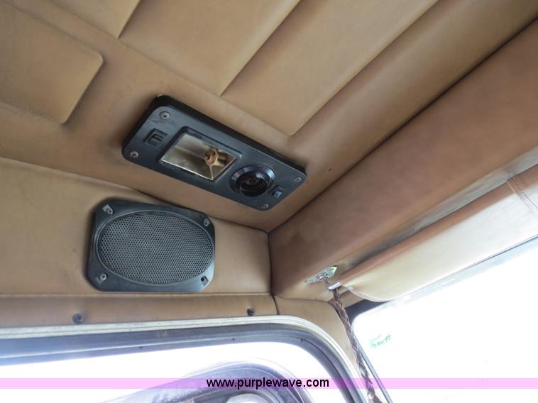 image for item B4517 2000 Peterbilt 377 semi truck