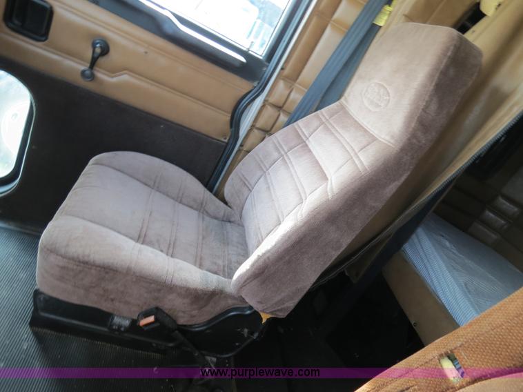 image for item B4517 2000 Peterbilt 377 semi truck