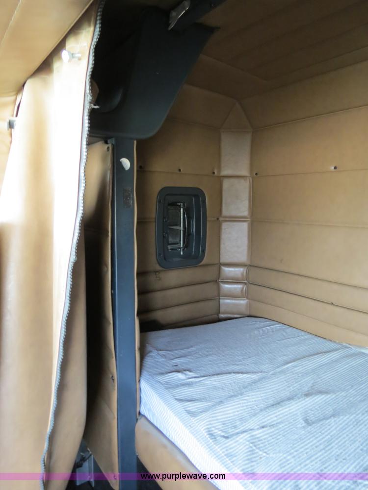 image for item B4517 2000 Peterbilt 377 semi truck