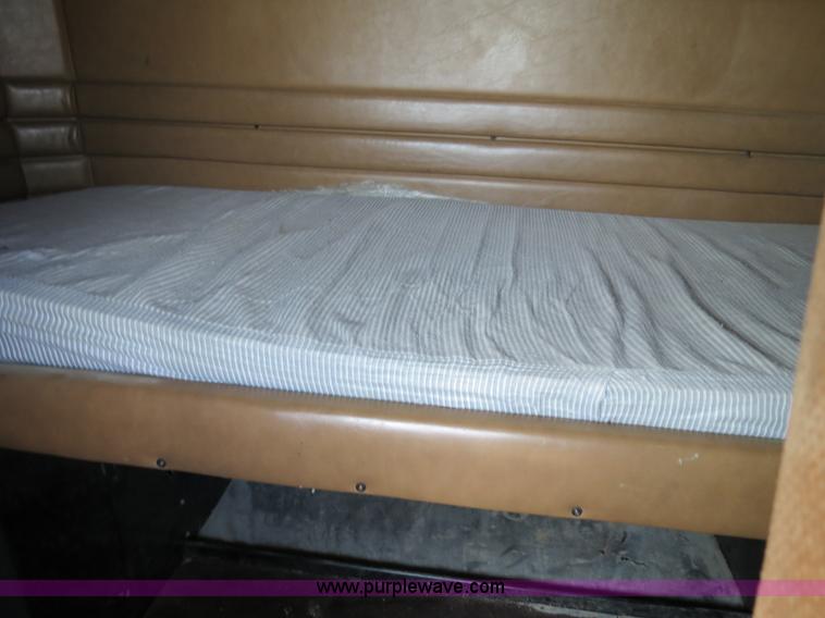 image for item B4517 2000 Peterbilt 377 semi truck