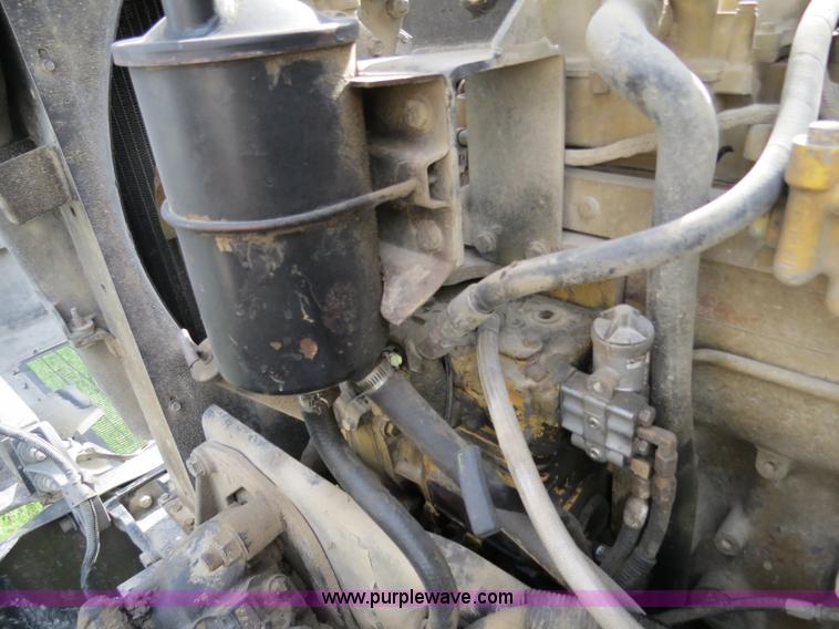 image for item B4517 2000 Peterbilt 377 semi truck