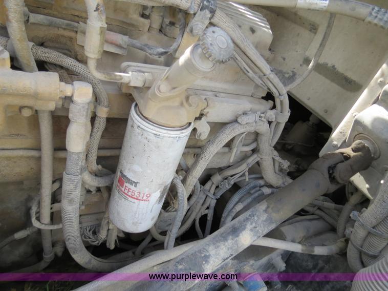 image for item B4517 2000 Peterbilt 377 semi truck