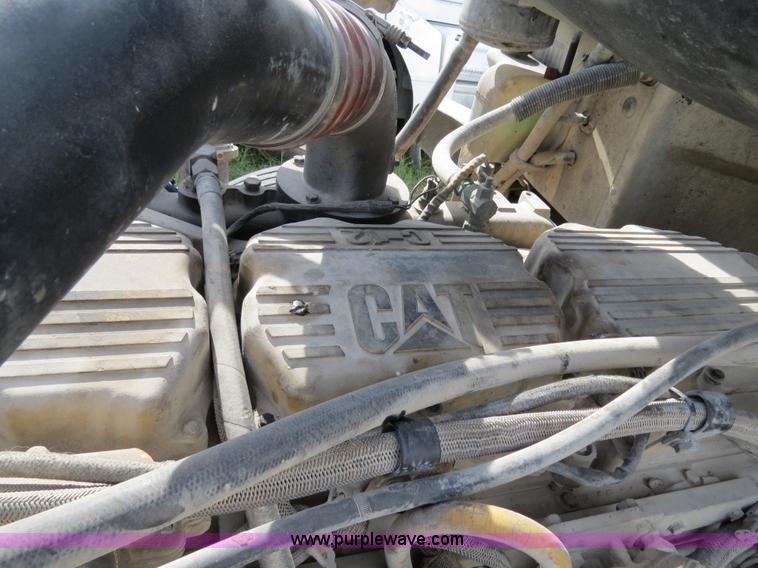 image for item B4517 2000 Peterbilt 377 semi truck