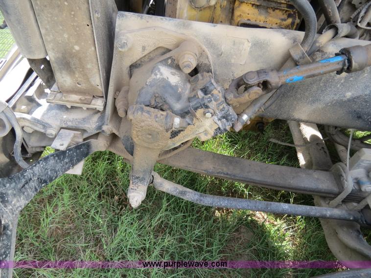 image for item B4517 2000 Peterbilt 377 semi truck