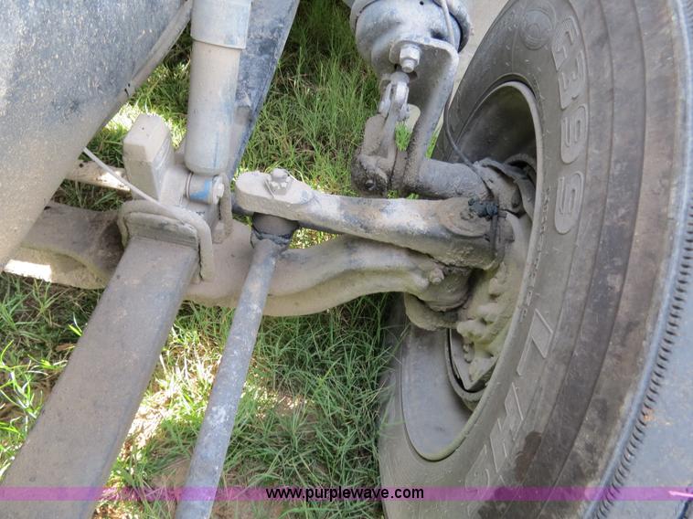 image for item B4517 2000 Peterbilt 377 semi truck