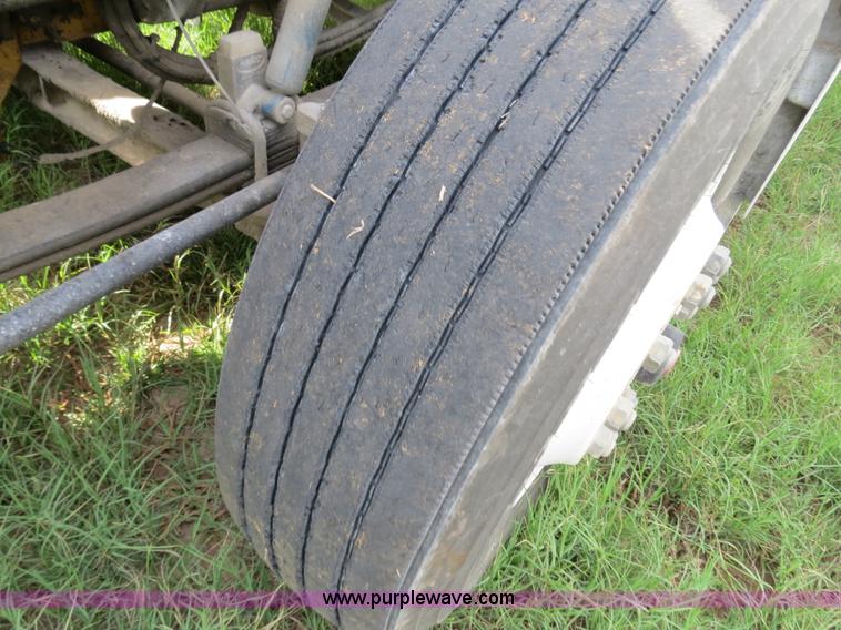 image for item B4517 2000 Peterbilt 377 semi truck