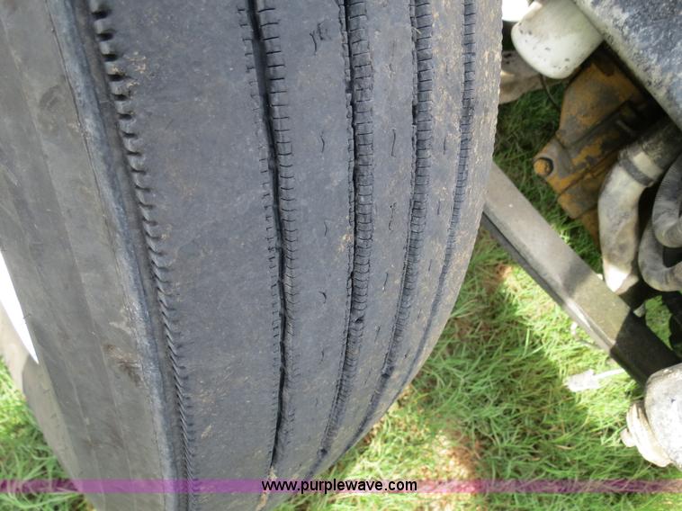 image for item B4517 2000 Peterbilt 377 semi truck