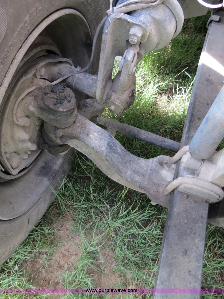 image for item B4517 2000 Peterbilt 377 semi truck