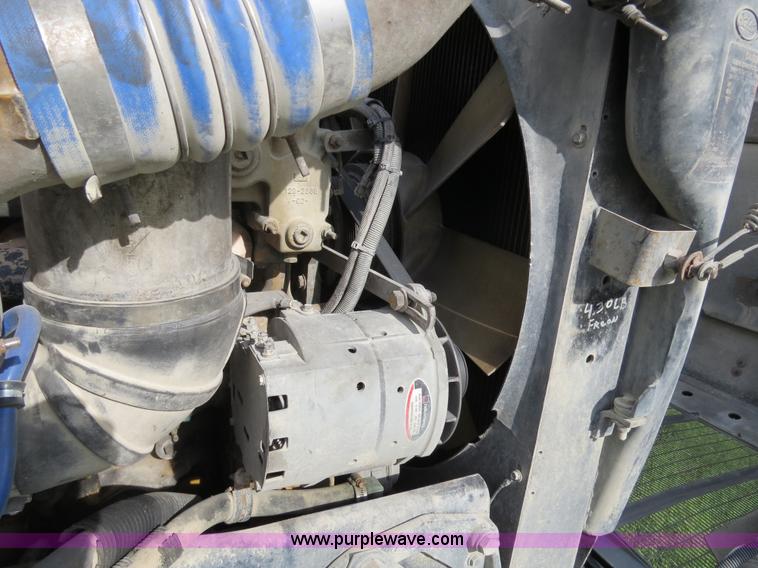 image for item B4517 2000 Peterbilt 377 semi truck