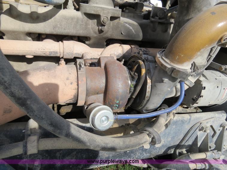 image for item B4517 2000 Peterbilt 377 semi truck