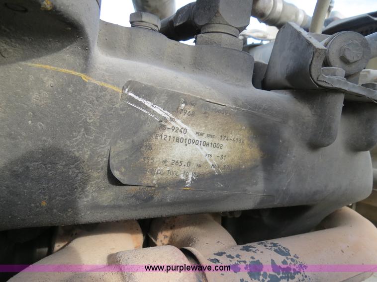 image for item B4517 2000 Peterbilt 377 semi truck