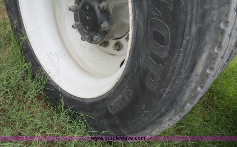 image for item B4517 2000 Peterbilt 377 semi truck