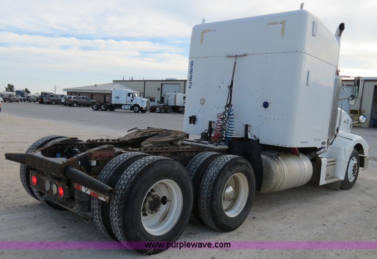 image for item B4518 1998 Peterbilt 377 semi truck