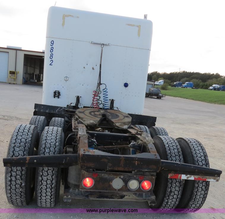 image for item B4518 1998 Peterbilt 377 semi truck