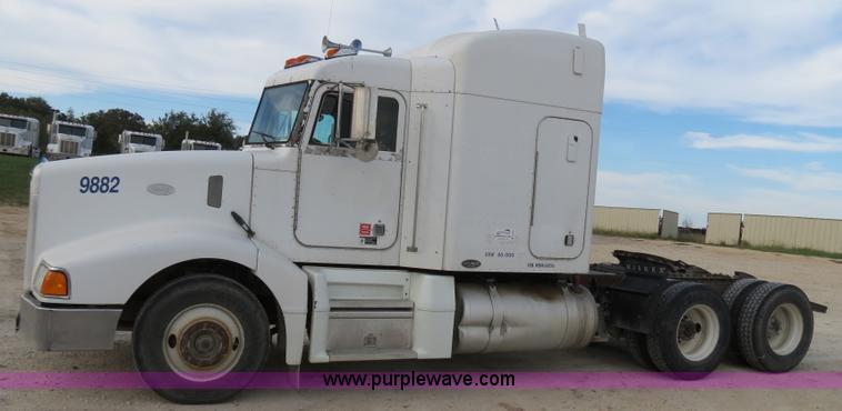 image for item B4518 1998 Peterbilt 377 semi truck