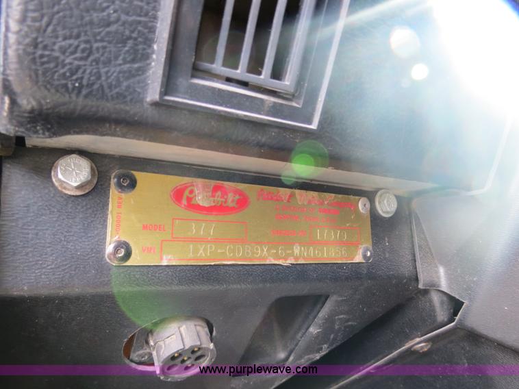 image for item B4518 1998 Peterbilt 377 semi truck