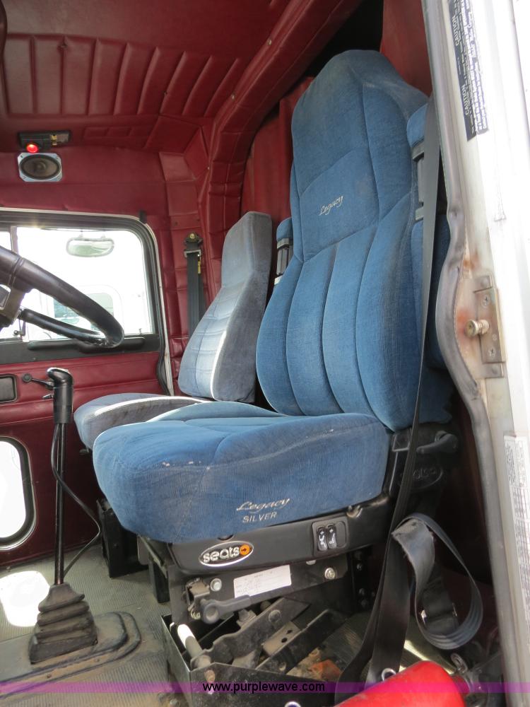 image for item B4518 1998 Peterbilt 377 semi truck